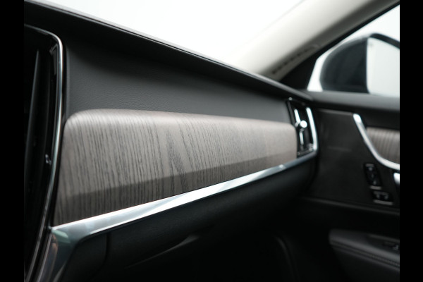 Volvo V90 T6 AWD Plus Dark LONG RANGE PHEV 350pk Dealer O.H. | Trekhaak Af Fabriek | Panodak | Adaptive Cruise | Camera | Harman / Kardon | Lederen Comfortzetels Memory & Ventilatie | Keyless | Blis | Stoelen & Stuur Verwarmd | Apple Carplay | Google | Plug In Hybrid |