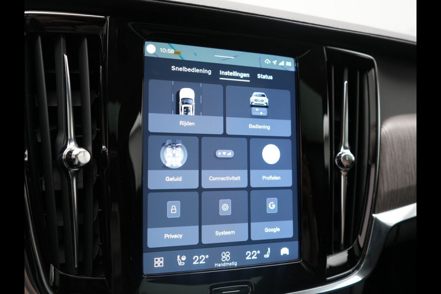 Volvo V90 T6 AWD Plus Dark LONG RANGE PHEV 350pk Dealer O.H. | Trekhaak Af Fabriek | Panodak | Adaptive Cruise | Camera | Harman / Kardon | Lederen Comfortzetels Memory & Ventilatie | Keyless | Blis | Stoelen & Stuur Verwarmd | Apple Carplay | Google | Plug In Hybrid |
