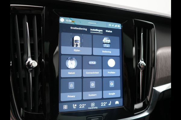 Volvo V90 T6 AWD Plus Dark LONG RANGE PHEV 350pk Dealer O.H. | Trekhaak Af Fabriek | Panodak | Adaptive Cruise | Camera | Harman / Kardon | Lederen Comfortzetels Memory & Ventilatie | Keyless | Blis | Stoelen & Stuur Verwarmd | Apple Carplay | Google | Plug In Hybrid |