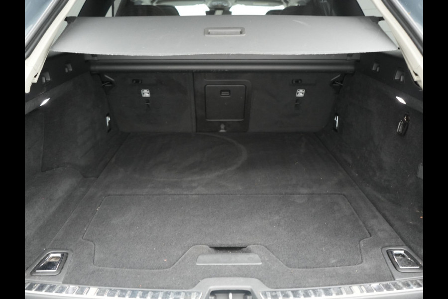 Volvo V90 T6 AWD Plus Dark LONG RANGE PHEV 350pk Dealer O.H. | Trekhaak Af Fabriek | Panodak | Adaptive Cruise | Camera | Harman / Kardon | Lederen Comfortzetels Memory & Ventilatie | Keyless | Blis | Stoelen & Stuur Verwarmd | Apple Carplay | Google | Plug In Hybrid |