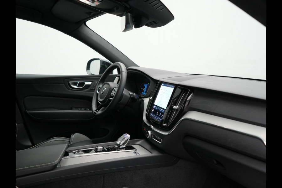 Volvo XC60 T8 AWD Plus Dark LONG RANGE PHEV 455pk Dealer O.H. | Trekhaak Af Fabriek | Panodak | Lederen Sportstoelen Memory & Verwarmd | Stuur Verwarmd | Keyless | Apple Carplay | Google Assistent | DAB | 20"L.M | Cruise Control | Plug In Hybrid |