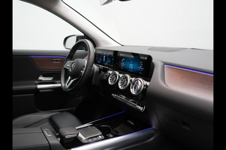 Mercedes-Benz EQA 350 4MATIC Luxury Line 69,7 kWh 292pk Dealer O.H. | Panodak | Adaptive Cruise | Camera | Lederen Sportstoelen Ventilatie & Verwarmd | Dashcam Af Fabriek | Sfeerverlichting | Keyless | Blis | Navigatie | DAB | 20"L.M |