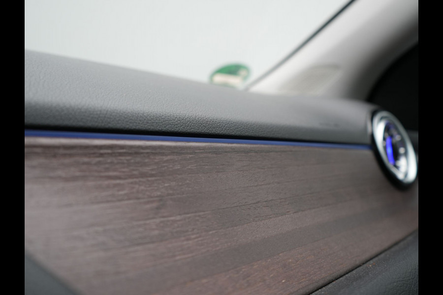 Mercedes-Benz EQA 350 4MATIC Luxury Line 69,7 kWh 292pk Dealer O.H. | Panodak | Adaptive Cruise | Camera | Lederen Sportstoelen Ventilatie & Verwarmd | Dashcam Af Fabriek | Sfeerverlichting | Keyless | Blis | Navigatie | DAB | 20"L.M |