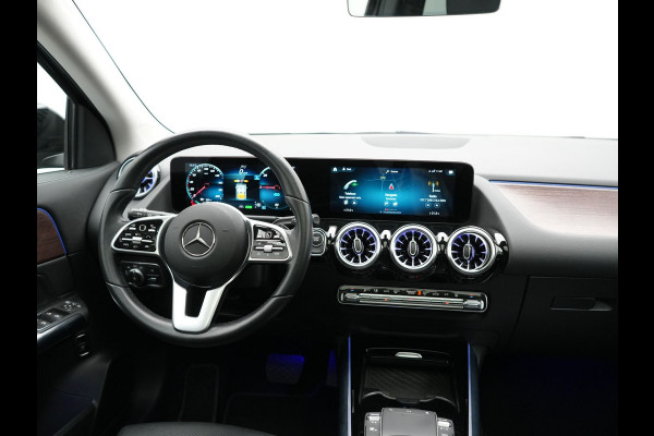 Mercedes-Benz EQA 350 4MATIC Luxury Line 69,7 kWh 292pk Dealer O.H. | Panodak | Adaptive Cruise | Camera | Lederen Sportstoelen Ventilatie & Verwarmd | Dashcam Af Fabriek | Sfeerverlichting | Keyless | Blis | Navigatie | DAB | 20"L.M |