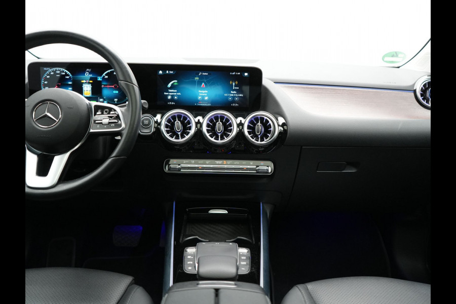 Mercedes-Benz EQA 350 4MATIC Luxury Line 69,7 kWh 292pk Dealer O.H. | Panodak | Adaptive Cruise | Camera | Lederen Sportstoelen Ventilatie & Verwarmd | Dashcam Af Fabriek | Sfeerverlichting | Keyless | Blis | Navigatie | DAB | 20"L.M |