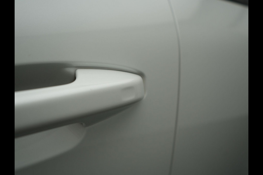 Volvo XC40 Recharge Ultimate 69 kWh 231pk Dealer O.H. | Trekhaak Af Fabriek | Panodak | Warmtepomp | Adaptive Cruise | 360 Camera | Harman / Kardon | Sportstoelen Memory & Verwarmd | Keyless | Blis | Apple Carplay | Google | Stuur Verwarmd |