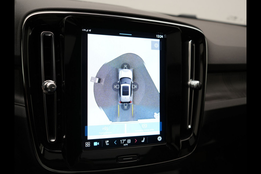 Volvo XC40 Recharge Ultimate 69 kWh 231pk Dealer O.H. | Trekhaak Af Fabriek | Panodak | Warmtepomp | Adaptive Cruise | 360 Camera | Harman / Kardon | Sportstoelen Memory & Verwarmd | Keyless | Blis | Apple Carplay | Google | Stuur Verwarmd |