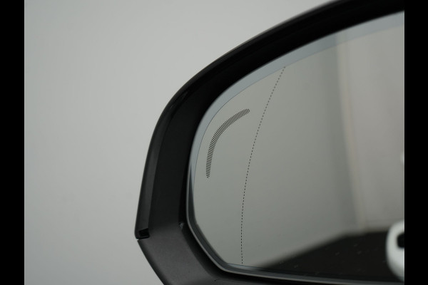 Volvo XC40 Recharge Ultimate 69 kWh 231pk Dealer O.H. | Trekhaak Af Fabriek | Panodak | Warmtepomp | Adaptive Cruise | 360 Camera | Harman / Kardon | Sportstoelen Memory & Verwarmd | Keyless | Blis | Apple Carplay | Google | Stuur Verwarmd |