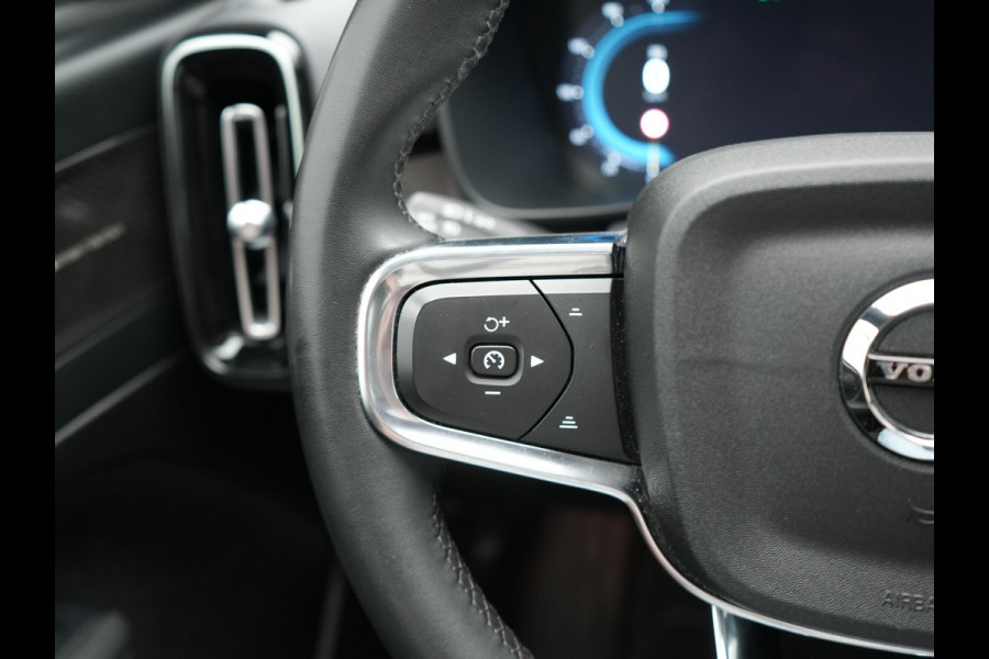 Volvo XC40 Recharge Ultimate 69 kWh 231pk Dealer O.H. | Trekhaak Af Fabriek | Panodak | Warmtepomp | Adaptive Cruise | 360 Camera | Harman / Kardon | Sportstoelen Memory & Verwarmd | Keyless | Blis | Apple Carplay | Google | Stuur Verwarmd |