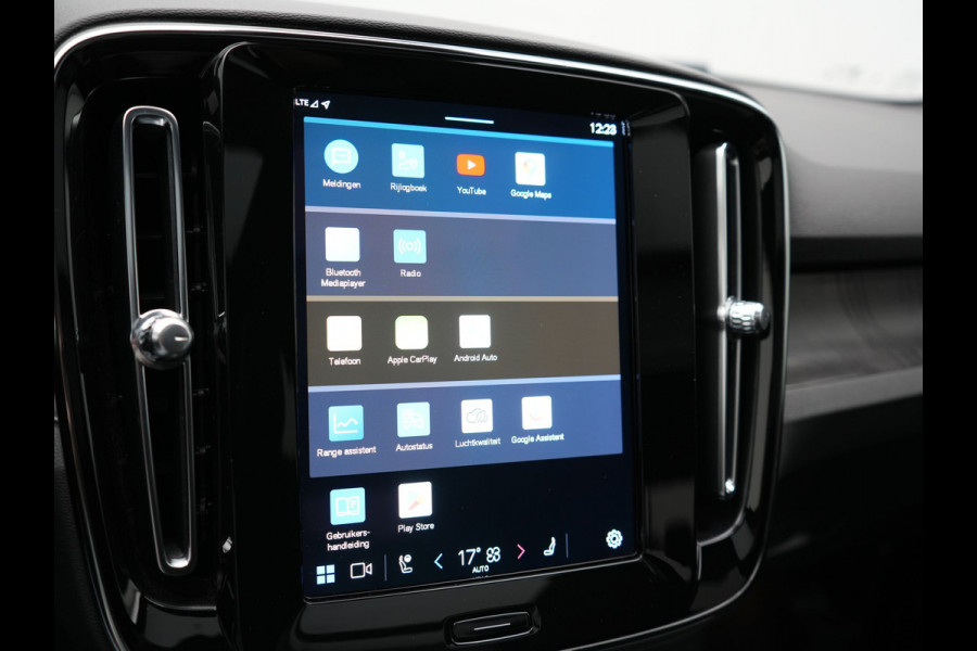 Volvo XC40 Recharge Ultimate 69 kWh 231pk Dealer O.H. | Trekhaak Af Fabriek | Panodak | Warmtepomp | Adaptive Cruise | 360 Camera | Harman / Kardon | Sportstoelen Memory & Verwarmd | Keyless | Blis | Apple Carplay | Google | Stuur Verwarmd |