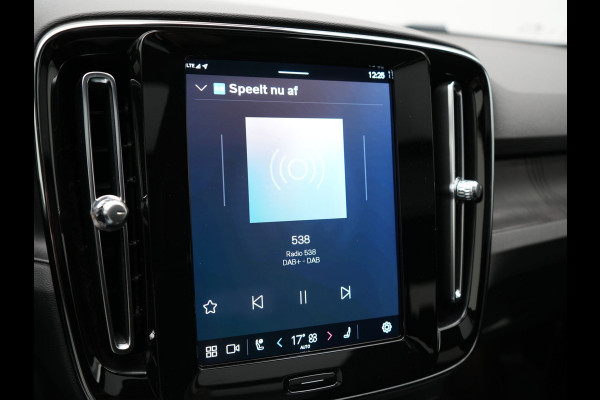 Volvo XC40 Recharge Ultimate 69 kWh 231pk Dealer O.H. | Trekhaak Af Fabriek | Panodak | Warmtepomp | Adaptive Cruise | 360 Camera | Harman / Kardon | Sportstoelen Memory & Verwarmd | Keyless | Blis | Apple Carplay | Google | Stuur Verwarmd |