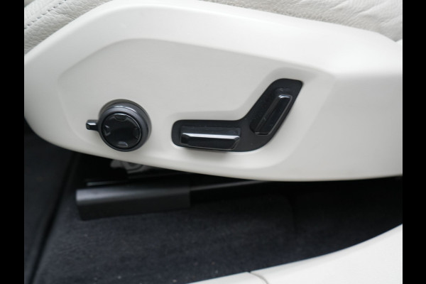 Volvo XC60 T6 AWD Plus Bright LONG RANGE PHEV 350pk Dealer O.H. | Panodak | Adaptive Cruise | Camera | Lederen Sportstoelen Memory & Verwarmd | Blis | Keyless | Apple Carplay | Stuur Verwarmd | Google Assistent | Plug In Hybrid |