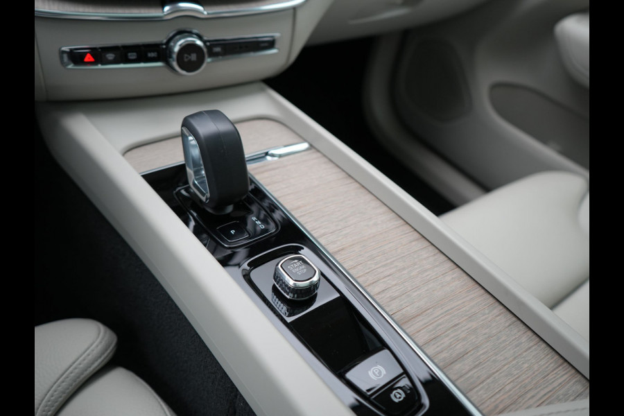 Volvo XC60 T6 AWD Plus Bright LONG RANGE PHEV 350pk Dealer O.H. | Panodak | Adaptive Cruise | Camera | Lederen Sportstoelen Memory & Verwarmd | Blis | Keyless | Apple Carplay | Stuur Verwarmd | Google Assistent | Plug In Hybrid |