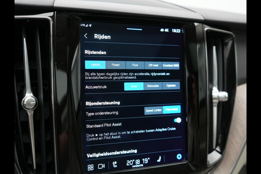 Volvo XC60 T6 AWD Plus Bright LONG RANGE PHEV 350pk Dealer O.H. | Panodak | Adaptive Cruise | Camera | Lederen Sportstoelen Memory & Verwarmd | Blis | Keyless | Apple Carplay | Stuur Verwarmd | Google Assistent | Plug In Hybrid |