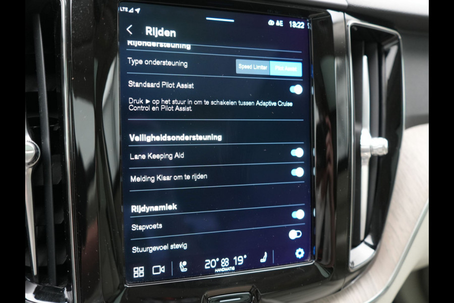 Volvo XC60 T6 AWD Plus Bright LONG RANGE PHEV 350pk Dealer O.H. | Panodak | Adaptive Cruise | Camera | Lederen Sportstoelen Memory & Verwarmd | Blis | Keyless | Apple Carplay | Stuur Verwarmd | Google Assistent | Plug In Hybrid |
