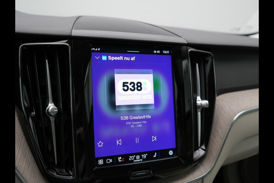 Volvo XC60 T6 AWD Plus Bright LONG RANGE PHEV 350pk Dealer O.H. | Panodak | Adaptive Cruise | Camera | Lederen Sportstoelen Memory & Verwarmd | Blis | Keyless | Apple Carplay | Stuur Verwarmd | Google Assistent | Plug In Hybrid |