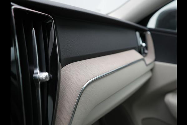 Volvo XC60 T6 AWD Plus Bright LONG RANGE PHEV 350pk Dealer O.H. | Panodak | Adaptive Cruise | Camera | Lederen Sportstoelen Memory & Verwarmd | Blis | Keyless | Apple Carplay | Stuur Verwarmd | Google Assistent | Plug In Hybrid |