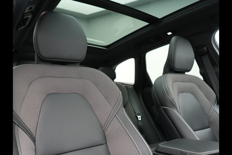 Volvo XC60 T6 AWD R-Design LONG RANGE PHEV 350pk Dealer O.H. | Trekhaak Af Fabriek | Panodak | Adaptive Cruise | Camera | Harman / Kardon | Lederen Sportstoelen Memory & Verwarmd | Keyless | Stuur Verwarmd | Apple Carplay | Google Assistent | DAB | Plug In Hybrid |