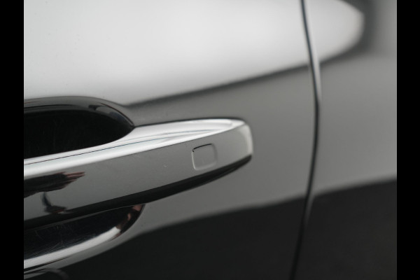 Volvo XC60 T6 AWD R-Design LONG RANGE PHEV 350pk Dealer O.H. | Trekhaak Af Fabriek | Panodak | Adaptive Cruise | Camera | Harman / Kardon | Lederen Sportstoelen Memory & Verwarmd | Keyless | Stuur Verwarmd | Apple Carplay | Google Assistent | DAB | Plug In Hybrid |