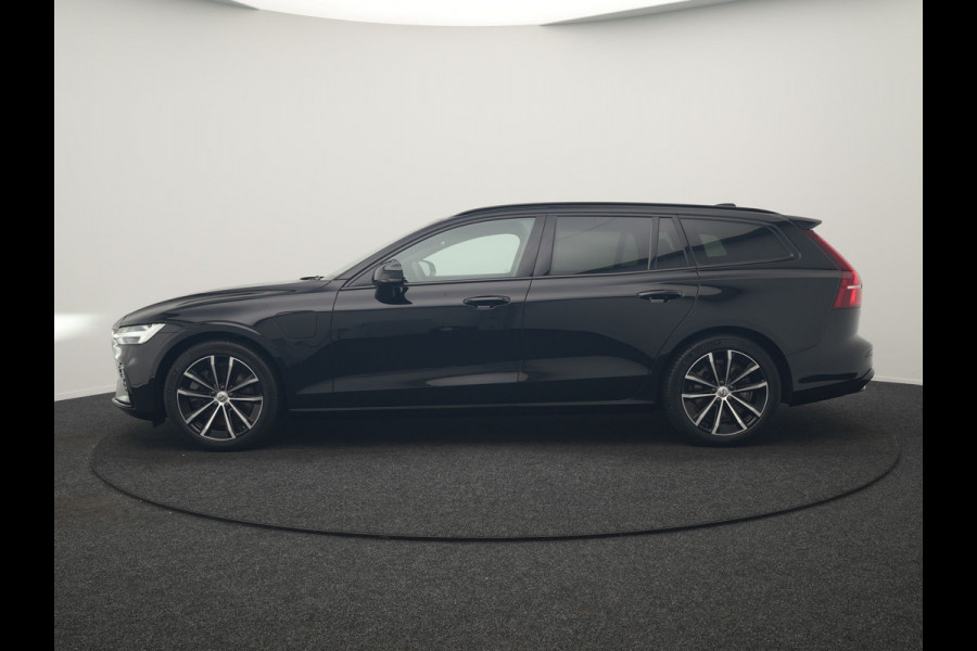 Volvo V60 T6 AWD Plus Dark LONG RANGE PHEV 350pk Dealer O.H. | Trekhaak Af Fabriek | Camera | Sportstoelen Memory & Verwarmd | Stuur Verwarmd | Apple Carplay | Keyless | DAB | Cruise Control | Plug In Hybrid |
