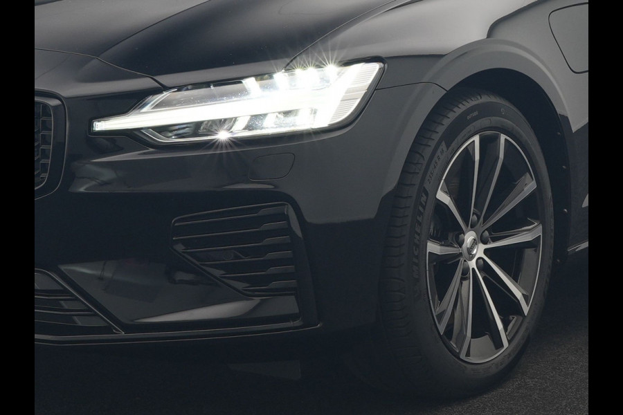 Volvo V60 T6 AWD Plus Dark LONG RANGE PHEV 350pk Dealer O.H. | Trekhaak Af Fabriek | Camera | Sportstoelen Memory & Verwarmd | Stuur Verwarmd | Apple Carplay | Keyless | DAB | Cruise Control | Plug In Hybrid |