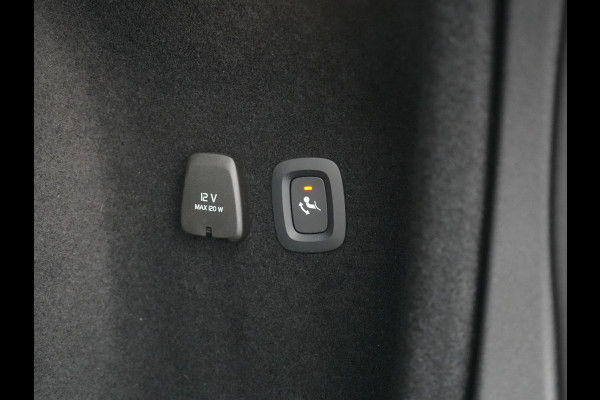 Volvo V60 T6 AWD Plus Dark LONG RANGE PHEV 350pk Dealer O.H. | Trekhaak Af Fabriek | Camera | Sportstoelen Memory & Verwarmd | Stuur Verwarmd | Apple Carplay | Keyless | DAB | Cruise Control | Plug In Hybrid |