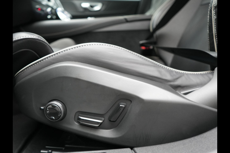 Volvo V60 T6 AWD Plus Dark LONG RANGE PHEV 350pk Dealer O.H. | Trekhaak Af Fabriek | Camera | Sportstoelen Memory & Verwarmd | Stuur Verwarmd | Apple Carplay | Keyless | DAB | Cruise Control | Plug In Hybrid |