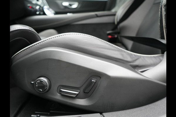 Volvo V60 T6 AWD Plus Dark LONG RANGE PHEV 350pk Dealer O.H. | Trekhaak Af Fabriek | Camera | Sportstoelen Memory & Verwarmd | Stuur Verwarmd | Apple Carplay | Keyless | DAB | Cruise Control | Plug In Hybrid |