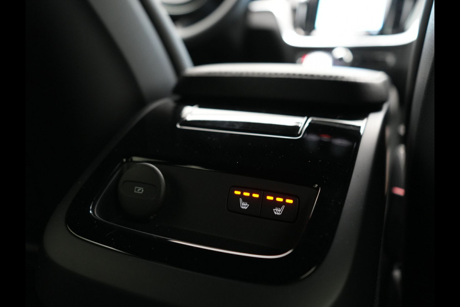 Volvo V60 T6 AWD Plus Dark LONG RANGE PHEV 350pk Dealer O.H. | Trekhaak Af Fabriek | Camera | Sportstoelen Memory & Verwarmd | Stuur Verwarmd | Apple Carplay | Keyless | DAB | Cruise Control | Plug In Hybrid |