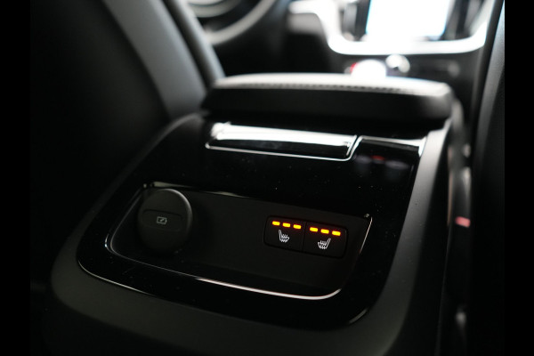 Volvo V60 T6 AWD Plus Dark LONG RANGE PHEV 350pk Dealer O.H. | Trekhaak Af Fabriek | Camera | Sportstoelen Memory & Verwarmd | Stuur Verwarmd | Apple Carplay | Keyless | DAB | Cruise Control | Plug In Hybrid |