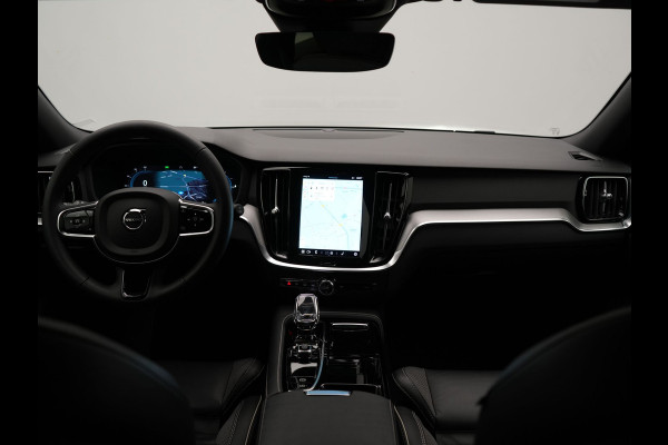 Volvo V60 T6 AWD Plus Dark LONG RANGE PHEV 350pk Dealer O.H. | Trekhaak Af Fabriek | Camera | Sportstoelen Memory & Verwarmd | Stuur Verwarmd | Apple Carplay | Keyless | DAB | Cruise Control | Plug In Hybrid |