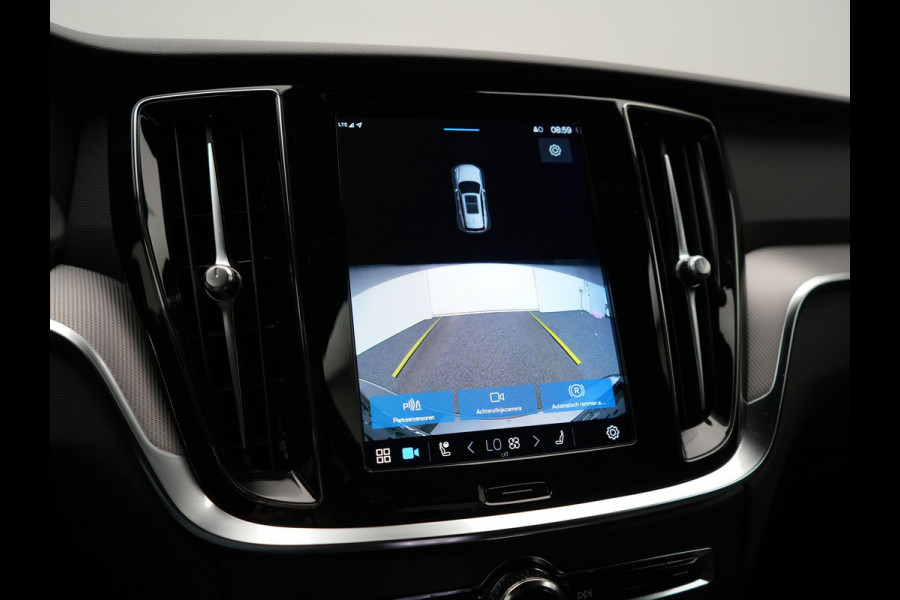 Volvo V60 T6 AWD Plus Dark LONG RANGE PHEV 350pk Dealer O.H. | Trekhaak Af Fabriek | Camera | Sportstoelen Memory & Verwarmd | Stuur Verwarmd | Apple Carplay | Keyless | DAB | Cruise Control | Plug In Hybrid |