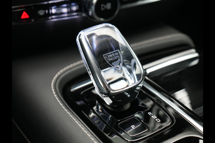 Volvo V60 T6 AWD Plus Dark LONG RANGE PHEV 350pk Dealer O.H. | Trekhaak Af Fabriek | Camera | Sportstoelen Memory & Verwarmd | Stuur Verwarmd | Apple Carplay | Keyless | DAB | Cruise Control | Plug In Hybrid |