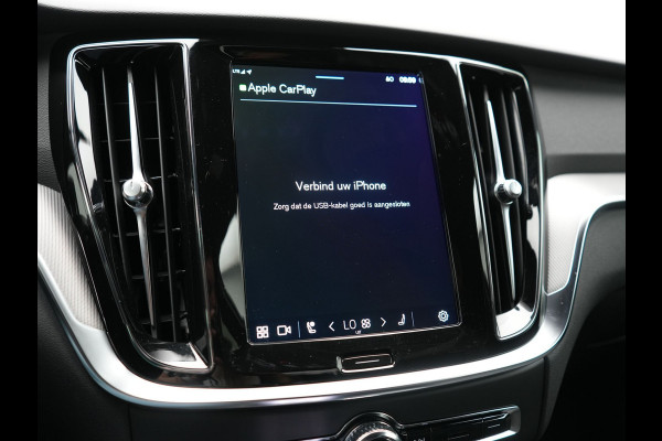 Volvo V60 T6 AWD Plus Dark LONG RANGE PHEV 350pk Dealer O.H. | Trekhaak Af Fabriek | Camera | Sportstoelen Memory & Verwarmd | Stuur Verwarmd | Apple Carplay | Keyless | DAB | Cruise Control | Plug In Hybrid |