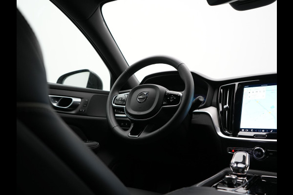 Volvo V60 T6 AWD Plus Dark LONG RANGE PHEV 350pk Dealer O.H. | Trekhaak Af Fabriek | Camera | Sportstoelen Memory & Verwarmd | Stuur Verwarmd | Apple Carplay | Keyless | DAB | Cruise Control | Plug In Hybrid |