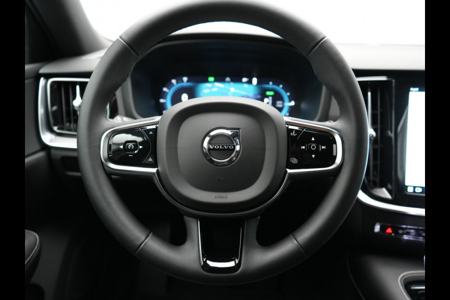 Volvo V60 T6 AWD Plus Dark LONG RANGE PHEV 350pk Dealer O.H. | Trekhaak Af Fabriek | Camera | Sportstoelen Memory & Verwarmd | Stuur Verwarmd | Apple Carplay | Keyless | DAB | Cruise Control | Plug In Hybrid |