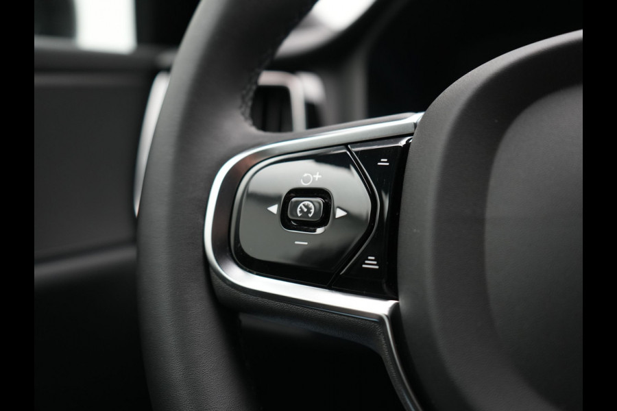 Volvo V60 T6 AWD Plus Dark LONG RANGE PHEV 350pk Dealer O.H. | Trekhaak Af Fabriek | Camera | Sportstoelen Memory & Verwarmd | Stuur Verwarmd | Apple Carplay | Keyless | DAB | Cruise Control | Plug In Hybrid |