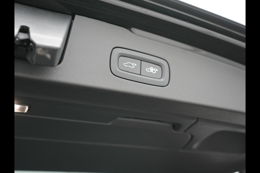 Volvo V60 T6 AWD Plus Dark LONG RANGE PHEV 350pk Dealer O.H. | Trekhaak Af Fabriek | Camera | Sportstoelen Memory & Verwarmd | Stuur Verwarmd | Apple Carplay | Keyless | DAB | Cruise Control | Plug In Hybrid |