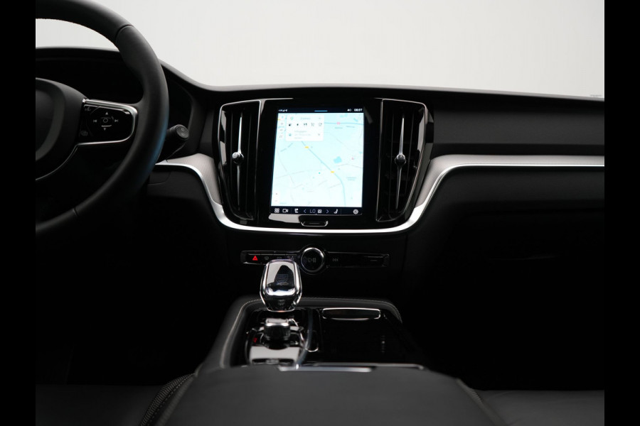 Volvo V60 T6 AWD Plus Dark LONG RANGE PHEV 350pk Dealer O.H. | Trekhaak Af Fabriek | Camera | Sportstoelen Memory & Verwarmd | Stuur Verwarmd | Apple Carplay | Keyless | DAB | Cruise Control | Plug In Hybrid |