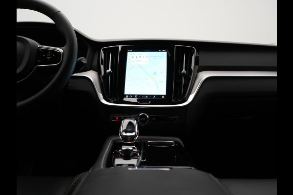 Volvo V60 T6 AWD Plus Dark LONG RANGE PHEV 350pk Dealer O.H. | Trekhaak Af Fabriek | Camera | Sportstoelen Memory & Verwarmd | Stuur Verwarmd | Apple Carplay | Keyless | DAB | Cruise Control | Plug In Hybrid |