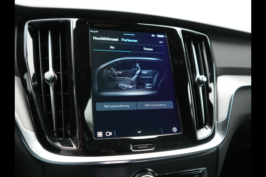 Volvo V60 T6 AWD Plus Dark LONG RANGE PHEV 350pk Dealer O.H. | Trekhaak Af Fabriek | Camera | Sportstoelen Memory & Verwarmd | Stuur Verwarmd | Apple Carplay | Keyless | DAB | Cruise Control | Plug In Hybrid |