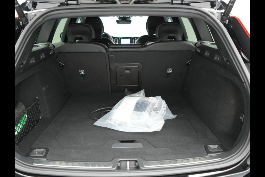 Volvo V60 T6 AWD Plus Dark LONG RANGE PHEV 350pk Dealer O.H. | Trekhaak Af Fabriek | Camera | Sportstoelen Memory & Verwarmd | Stuur Verwarmd | Apple Carplay | Keyless | DAB | Cruise Control | Plug In Hybrid |