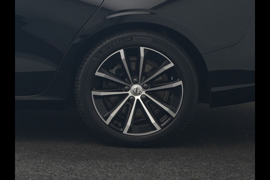 Volvo V60 T6 AWD Plus Dark LONG RANGE PHEV 350pk Dealer O.H. | Trekhaak Af Fabriek | Camera | Sportstoelen Memory & Verwarmd | Stuur Verwarmd | Apple Carplay | Keyless | DAB | Cruise Control | Plug In Hybrid |