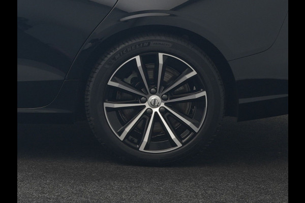 Volvo V60 T6 AWD Plus Dark LONG RANGE PHEV 350pk Dealer O.H. | Trekhaak Af Fabriek | Camera | Sportstoelen Memory & Verwarmd | Stuur Verwarmd | Apple Carplay | Keyless | DAB | Cruise Control | Plug In Hybrid |