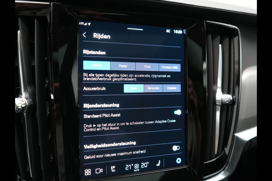 Volvo V90 T6 AWD Plus Bright LONG RANGE PHEV 350pk Dealer O.H. | Trekhaak Af Fabriek | Panodak | Adaptive Cruise | Camera | Harman / Kardon | Lederen Sportstoelen Memory & Verwarmd | Keyless | Blis | Stuur Verwarmd | Apple Carplay | Google Assistent | Plug In Hybrid |