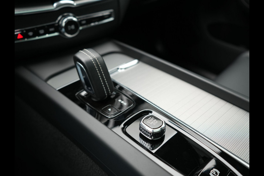 Volvo XC60 T8 AWD R-Design LONG RANGE PHEV 455pk Dealer O.H. | Trekhaak Af Fabriek | Panodak | Adaptive Cruise | 360 Camera | Harman / Kardon | Keyless | Stuur Verwarmd | Google Assistent | Apple Carplay | DAB |