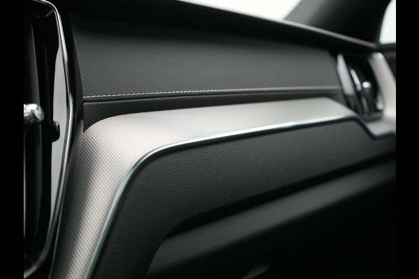 Volvo XC60 T8 AWD R-Design LONG RANGE PHEV 455pk Dealer O.H. | Trekhaak Af Fabriek | Panodak | Adaptive Cruise | 360 Camera | Harman / Kardon | Keyless | Stuur Verwarmd | Google Assistent | Apple Carplay | DAB |