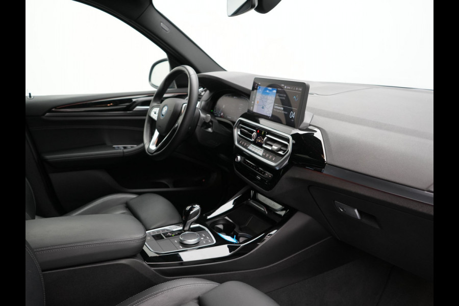 BMW X3 xDrive30e High Executive PHEV 293pk Dealer O.H | Trekhaak Af Fabriek | Panodak | Head Up | Adaptive Cruise | Camera | Laser LED | Hifi Audio | Lederen Sportstoelen Memory & Ventilatie | Keyless | Apple Carplay | Stoelverwarming | Navigatie | Virtual | DAB | 18" L.M | Plug In Hybrid |
