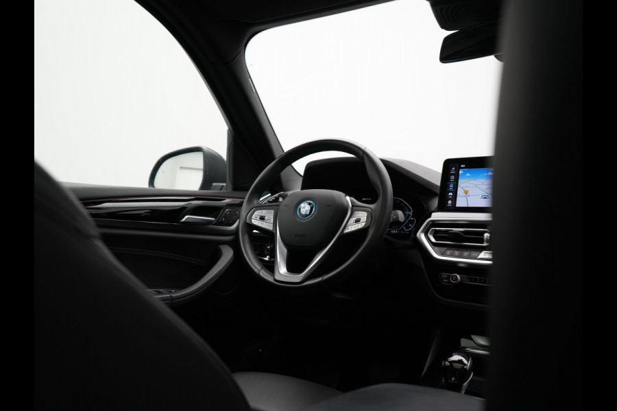 BMW X3 xDrive30e High Executive PHEV 293pk Dealer O.H | Trekhaak Af Fabriek | Panodak | Head Up | Adaptive Cruise | Camera | Laser LED | Hifi Audio | Lederen Sportstoelen Memory & Ventilatie | Keyless | Apple Carplay | Stoelverwarming | Navigatie | Virtual | DAB | 18" L.M | Plug In Hybrid |