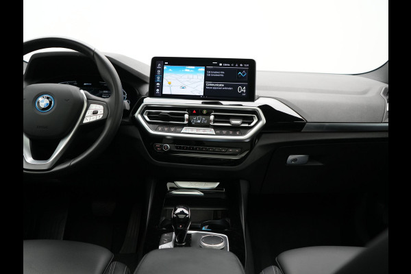 BMW X3 xDrive30e High Executive PHEV 293pk Dealer O.H | Trekhaak Af Fabriek | Panodak | Head Up | Adaptive Cruise | Camera | Laser LED | Hifi Audio | Lederen Sportstoelen Memory & Ventilatie | Keyless | Apple Carplay | Stoelverwarming | Navigatie | Virtual | DAB | 18" L.M | Plug In Hybrid |